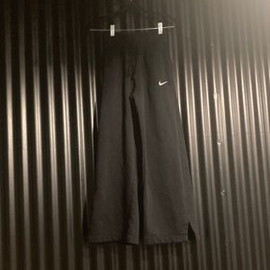 Nike Black Relaxed-Fit Trousers